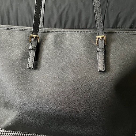 Michael Kors Jet Set Medium Travel Saffiano Leather Tote - Black 30T5GTV… - Picture 3 of 16